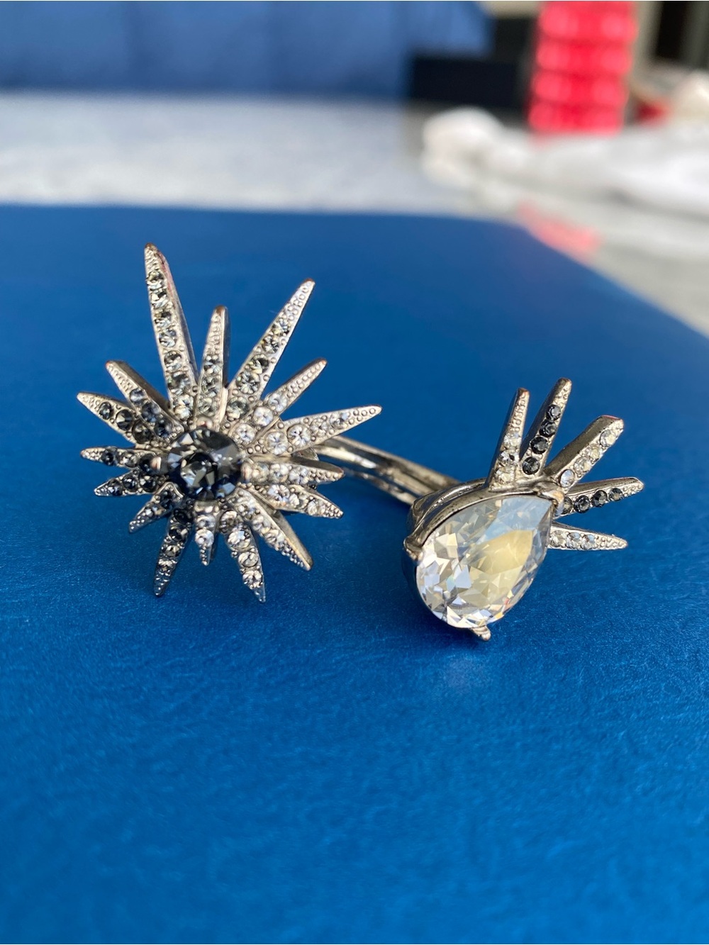 Oscar de la Renta Crystal Starburst and Teardrop Statement Ring - Silver Tone